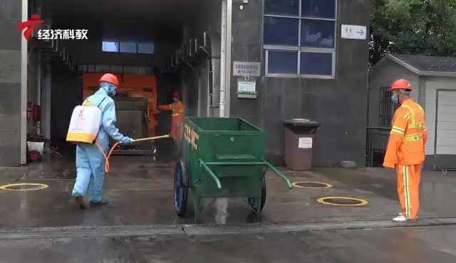 深圳环卫工疫情期间坚守_深圳万民洁清洁服务_深圳市万民洁环境产业有限公司