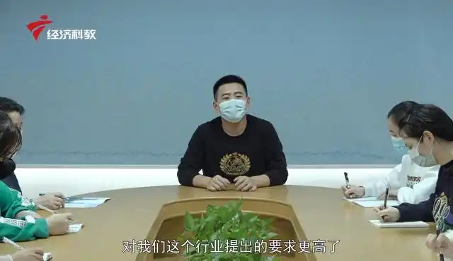 深圳环卫工疫情期间坚守_深圳市万民洁环境产业有限公司_深圳万民洁清洁服务